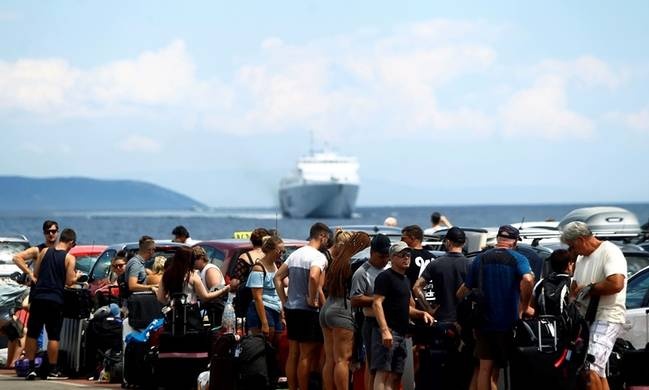 Άρον άρον εγκαταλείπουν την Αθήνα οι αδειούχοι του Αυγούστου