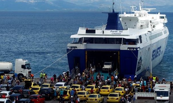 Η μεγάλη έξοδος: Εγκατελείπουν την Αθήνα και οι τελευταίοι εκδρομείς του Αυγούστου