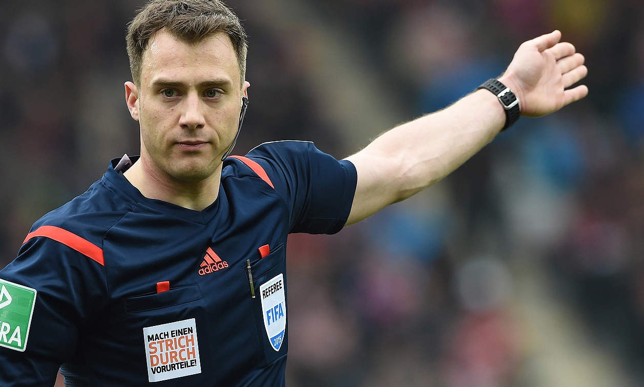 Ο Τσβάιερ σφυρίζει το Ολυμπιακός - Ριέκα