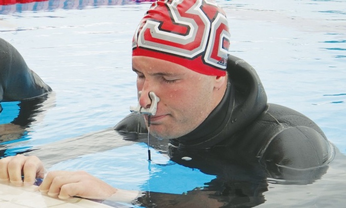 Μια βουτιά στο απέραντο γαλάζιο με τον Έλληνα Παγκόσμιο πρωταθλητή καταδύσεων