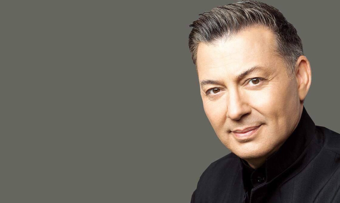 Η νυχτερινή Αθήνα υποδέχεται τον Νίκο Μακρόπουλο στο Frangelico