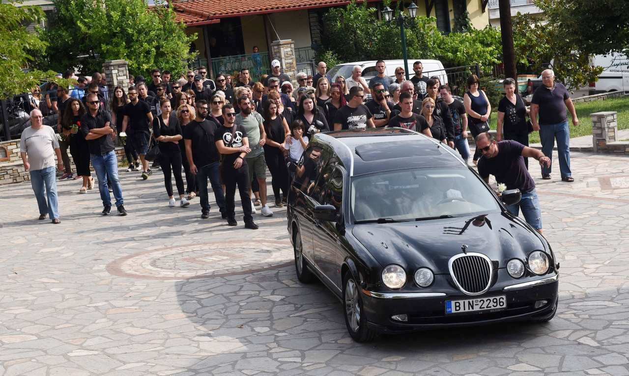 Το τελευταίο «αντίο» στον άτυχο οπαδό του ΠΑΟΚ (photos)