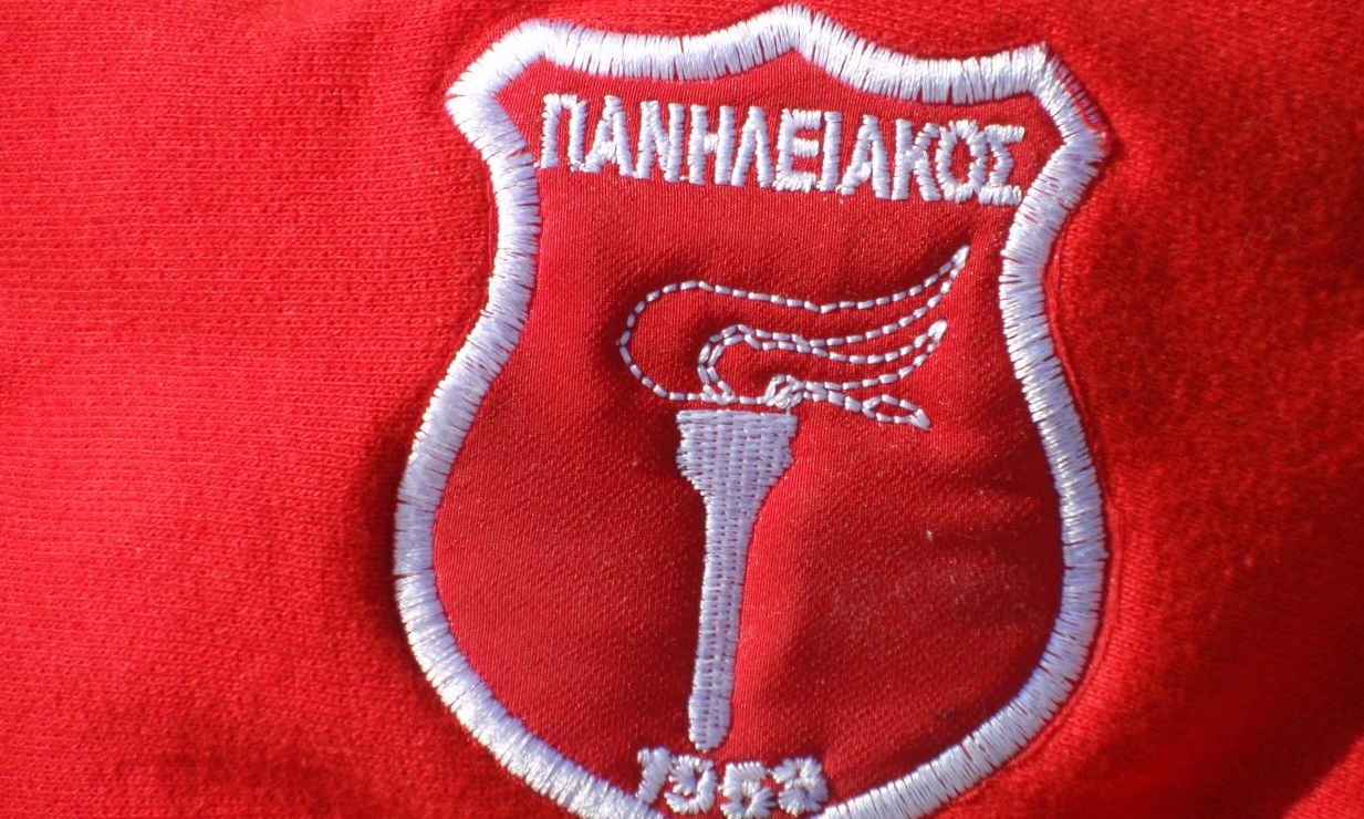 Πυρά Πανηλειακού για Κουρμπανά: «Τα παντελόνια είναι για τους άνδρες»!