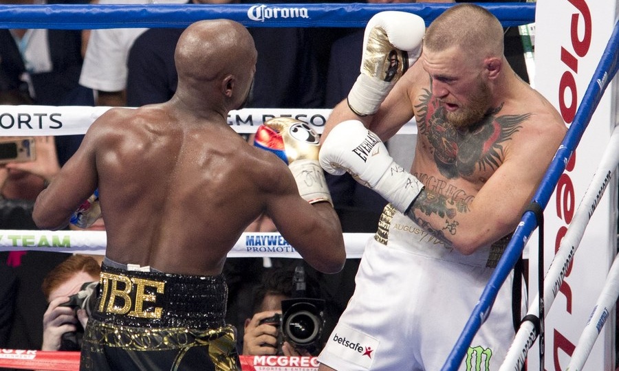 O Mayweather διέλυσε τον McGregor και παρέμεινε... βασιλιάς!