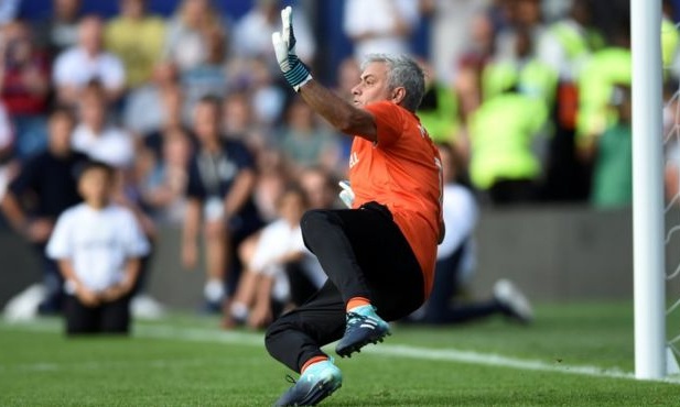 Ο special one έβαλε τα γάντια του τερματοφύλακα και έδωσε ρέστα!