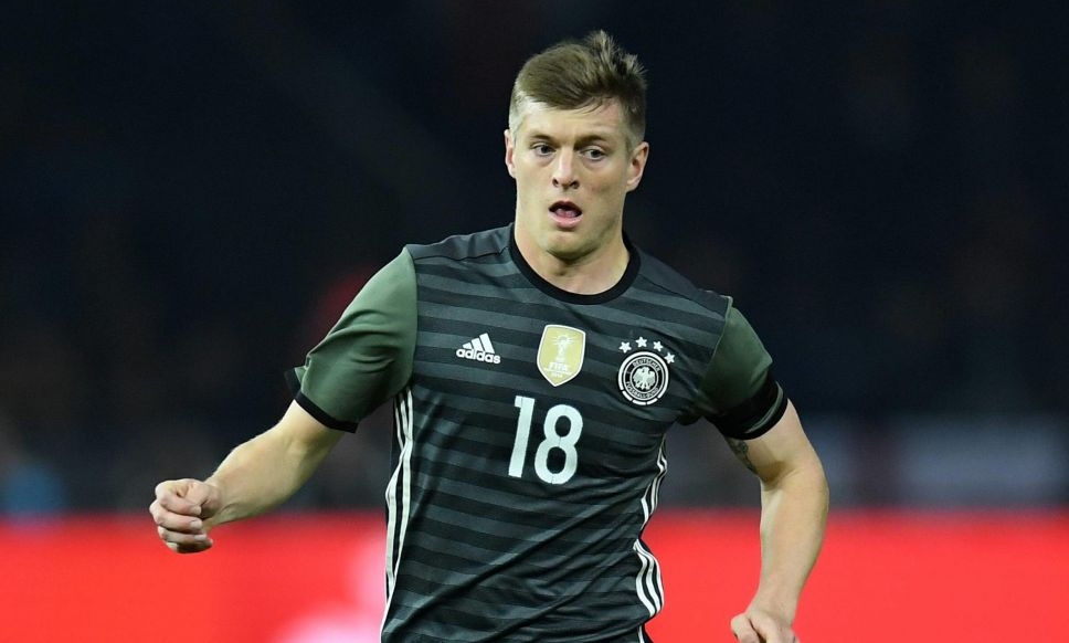 Εθνική Γερμανίας: Η Μέρκελ προκάλεσε... διπλωματικό επεισόδιο ανάμεσα σε Κροος και οπαδούς!