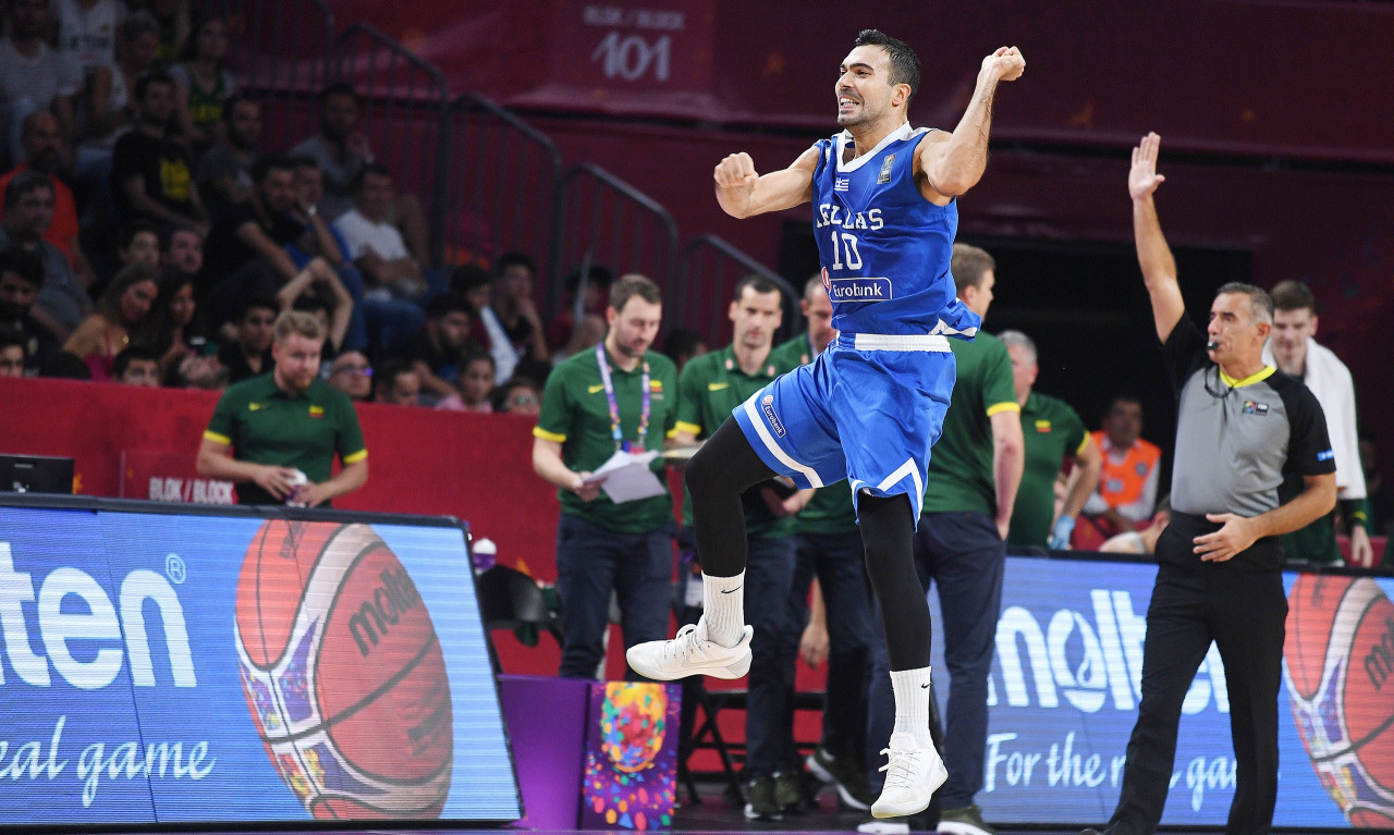 Σλούκας: «Η πραγματική Ελλάδα είναι αυτή που βρίσκεται στους "8"»