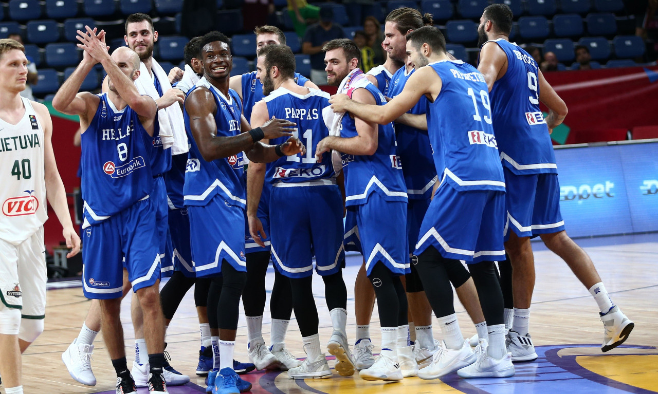 Και ξανά προς τη δόξα τραβά!