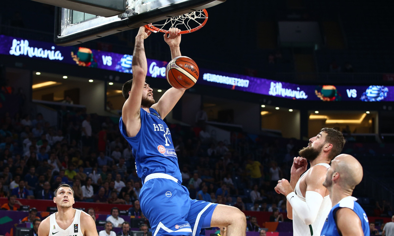 Ευρωμπάσκετ 2017: Αυτή είναι η φωτογραφία από το Λιθουανία-Ελλάδα που τα... σπάει! (pic)