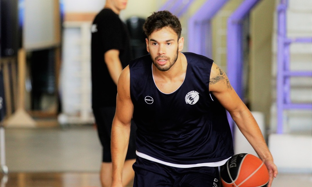 Η Κύμη ανακοίνωσε τον Σακελλαρίου