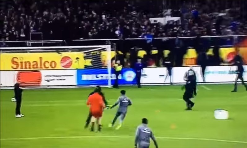 Απίστευτο! Παίκτες της Ζανκτ Πάουλι πήραν στο… κυνήγι χούλιγκαν (videos)