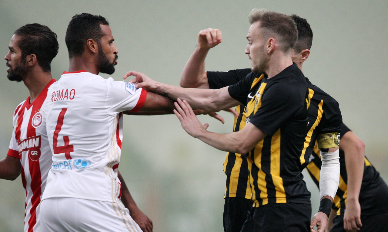 ΑΕΚ-Ολυμπιακός: Διακοπή και δακρυγόνα στο ΟΑΚΑ!