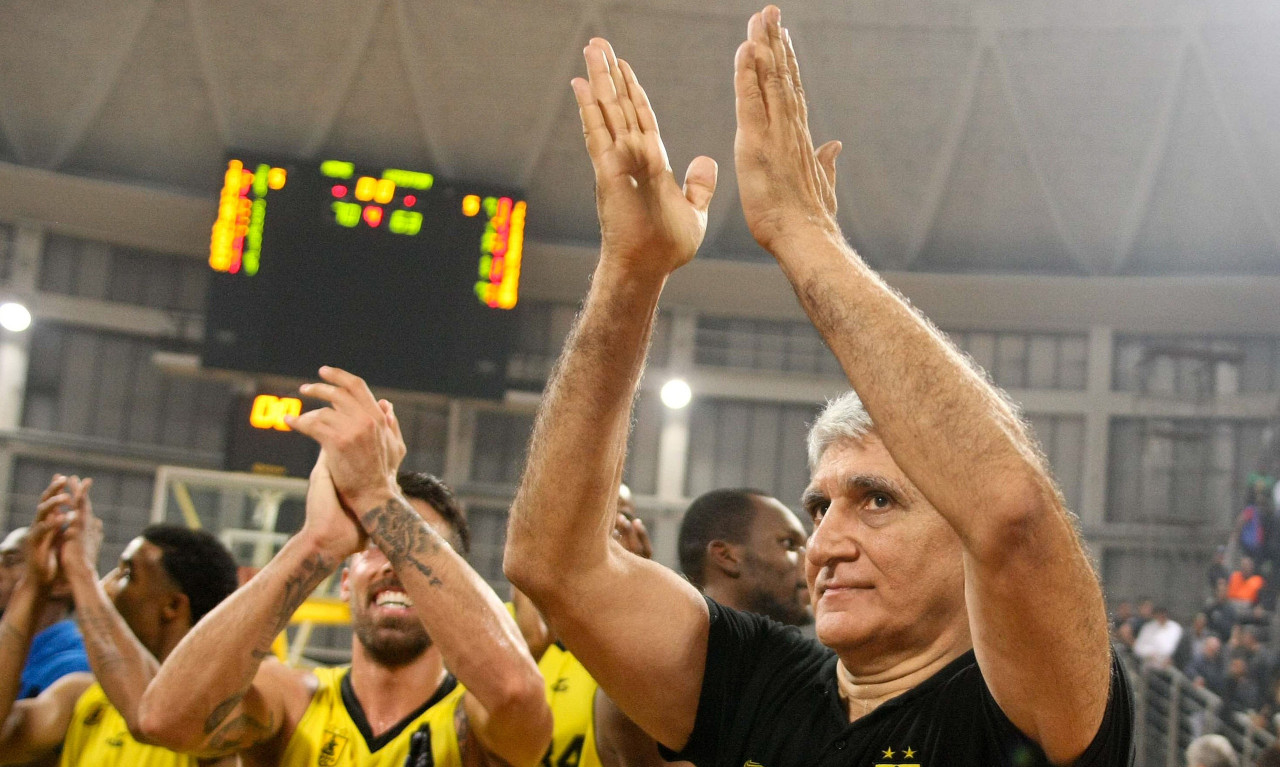 Όταν ο Γιαννάκης σήκωνε στο πόδι το Αλεξάνδρειο! (vids)