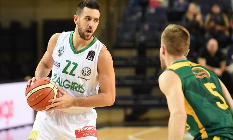 O Μίσιτς το έβαλε από το... σπίτι του! (vid)