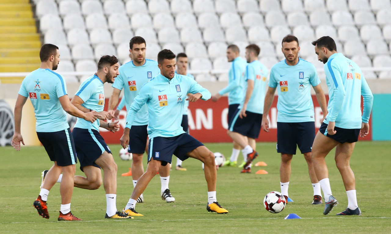 Με τα λευκά η Ελλάδα στην Κύπρο (pic)