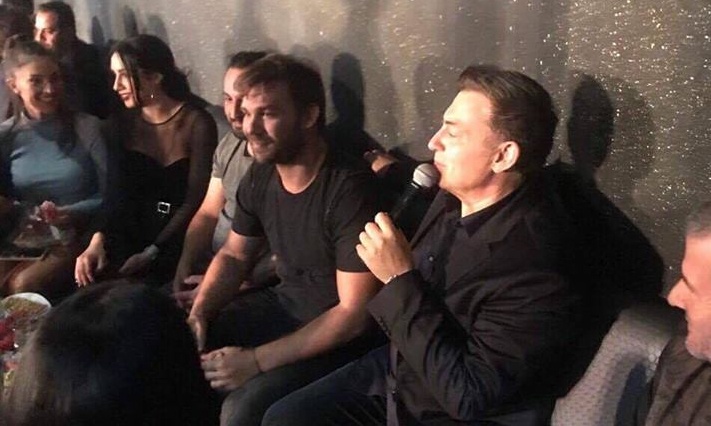 Ο Γιώργος Σαμπάνης στον Νίκο Μακρόπουλο