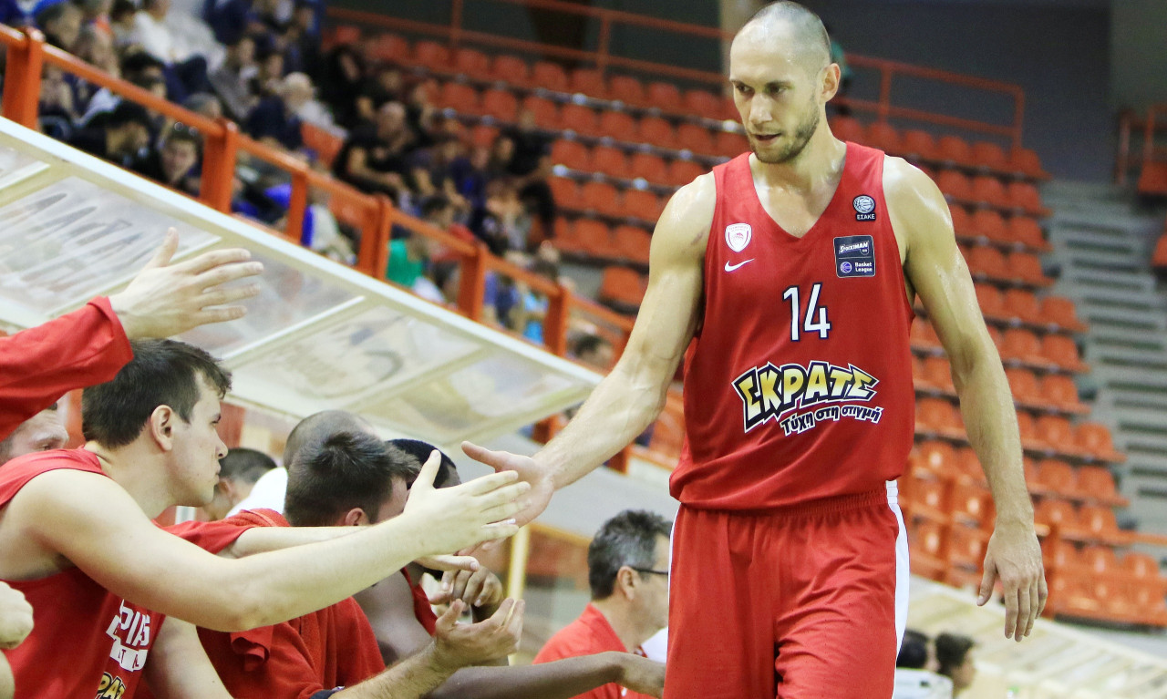 Σοκ στον Ολυμπιακό: Στο χειρουργείο ο Τιλί!