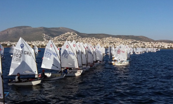 132 σκάφη έτρεξαν στους αγώνες Όπτιμιστ της Βούλας