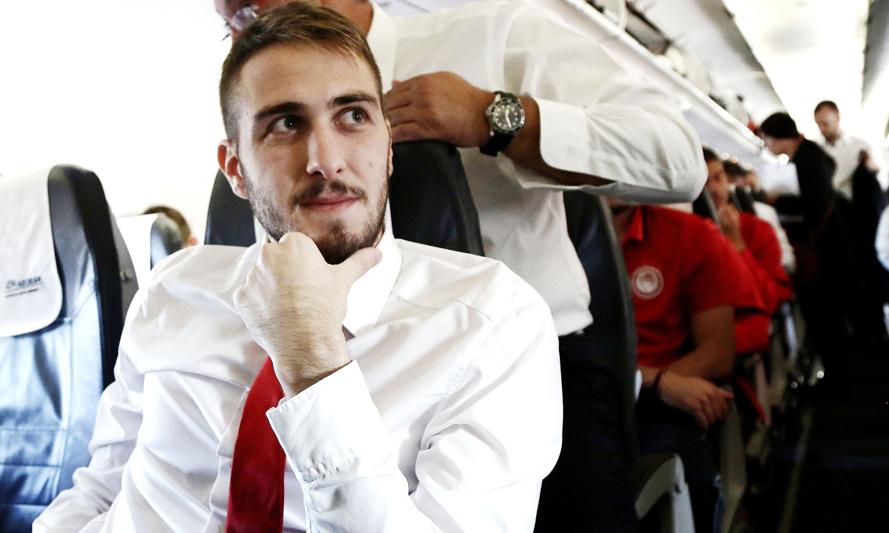 Ολυμπιακός: Η πτήση για την… Μπαρτσελόνα (video)