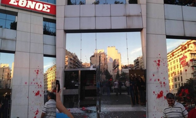 Ολυμπιακός-ΠΑΟΚ: «Ντου» στο «Έθνος» του Σαββίδη από οπαδούς του Ολυμπιακού! (pics)