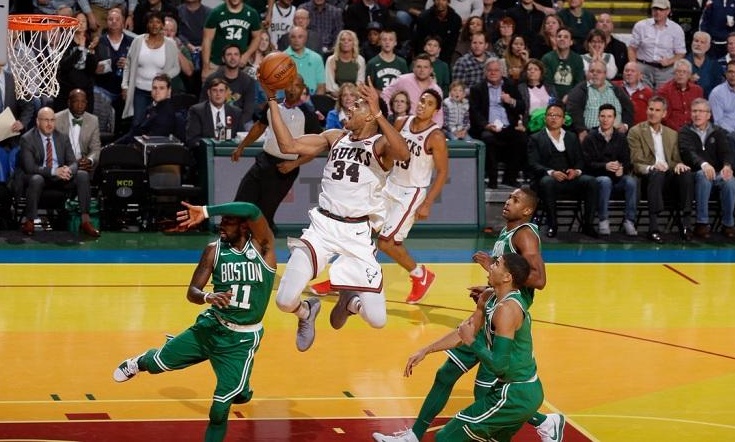 Double-double ο Giannis, αλλά πάλευε μόνος (vids)