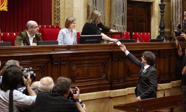 Ανακήρυξε την ανεξαρτησία της η Καταλονία – Ραγδαίες εξελίξεις