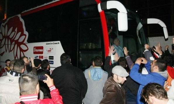 Οπαδοί στου Ρέντη: «Χάσατε από τους απλήρωτους. Συνέλθετε!»