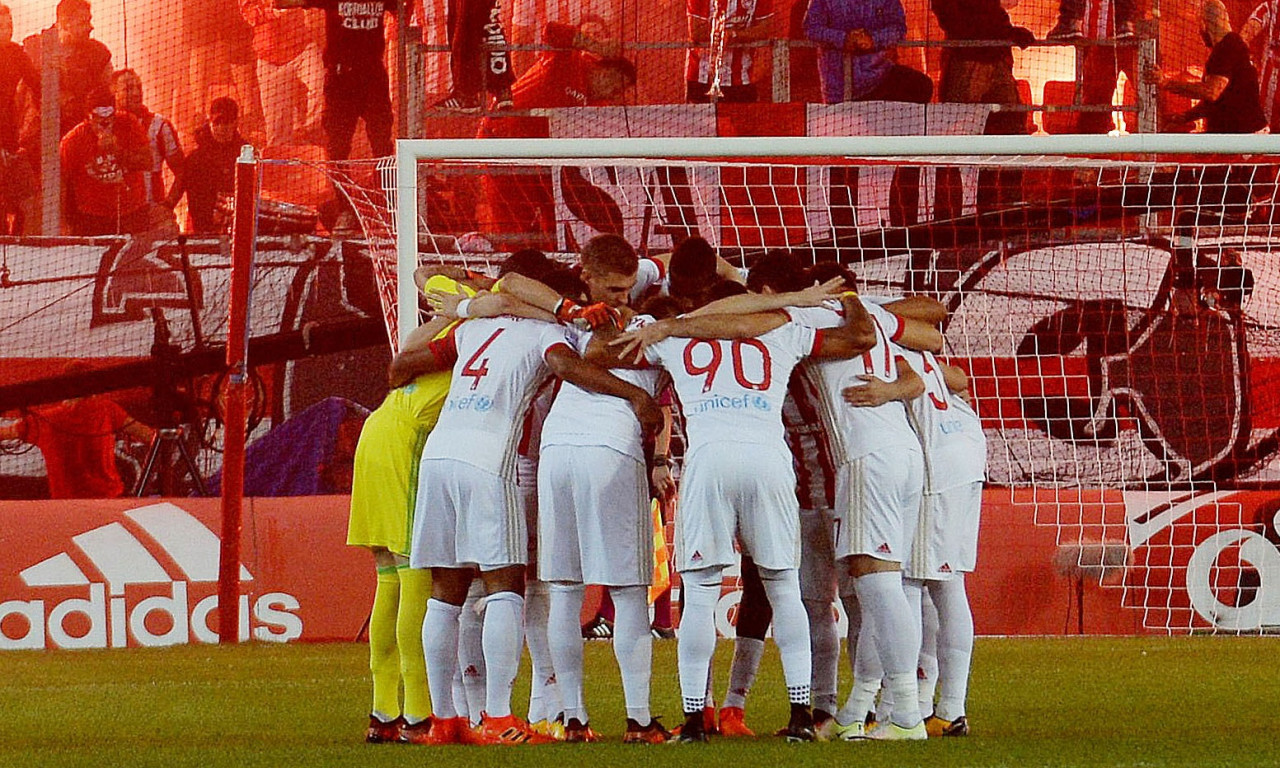 Βαρύ πρόστιμο σε Ολυμπιακό για το πανό κατά Σαββίδη!