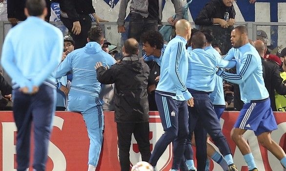 Την... είδε Καντονά ο Εβρά: Η κλοτσιά στον οπαδό της Μαρσέιγ! (videos)