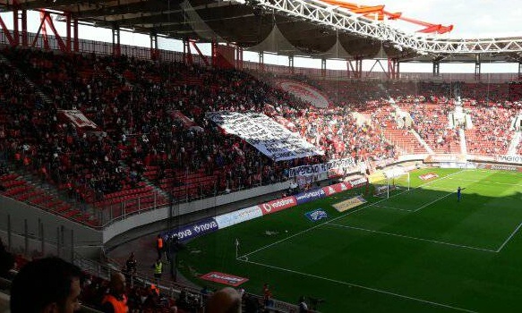 Ολυμπιακός-Πλατανιάς: Τα πανό κατά Σαββίδη-Μαθιουλάκη που προκάλεσαν αναταραχή (pics)