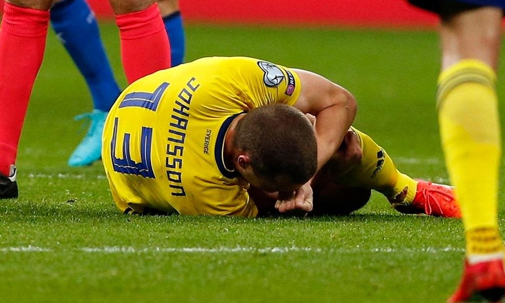 Σοκ στην ΑΕΚ: Φόβοι για σοβαρό τραυματισμό του Γιόχανσον (pics, vid)