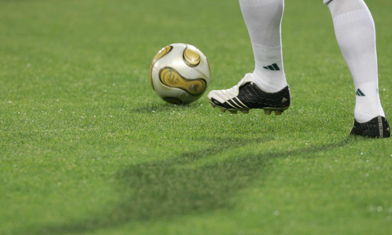 Επικό βίντεο: Γλίτωσε τη κόκκινη κάρτα αλλά όχι και την αποβολή ο… σκύλος!