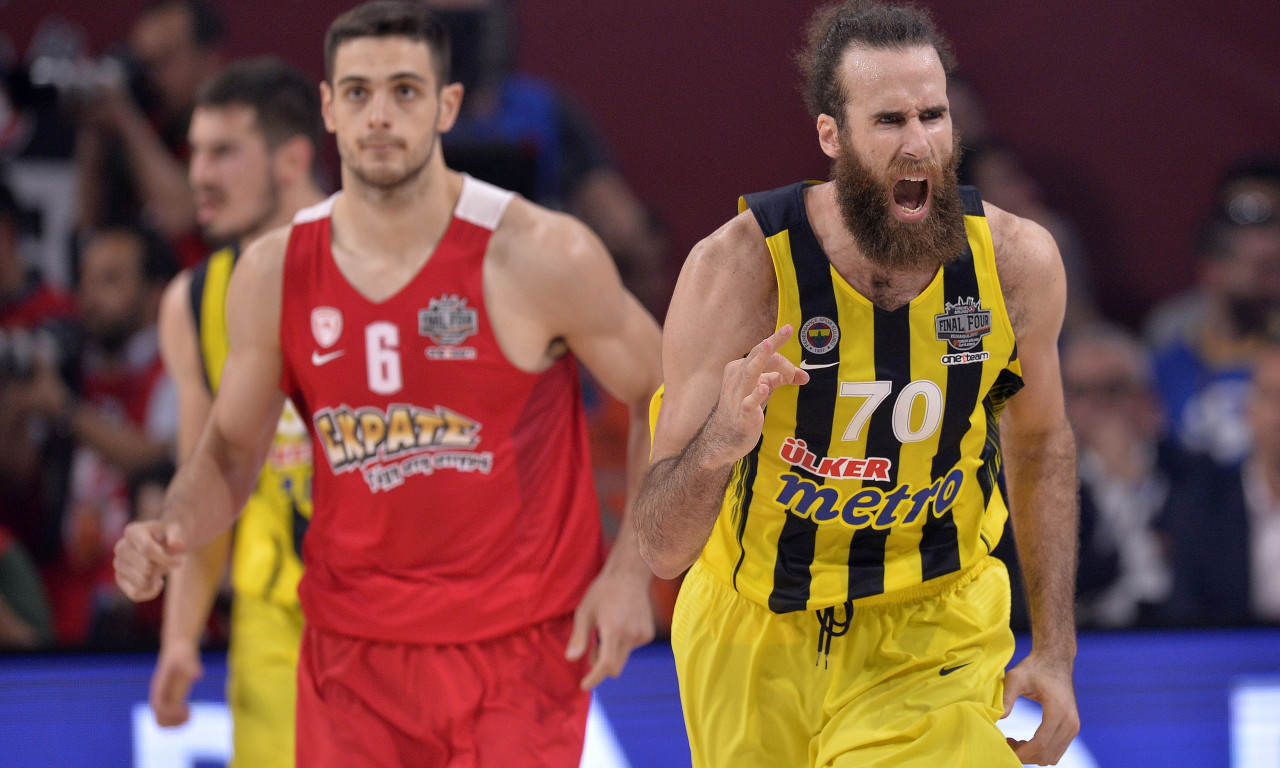 Τον πρώτο λόγο η Φενέρ