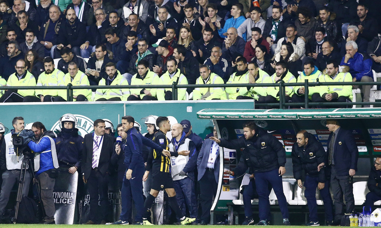 Παναθηναϊκός-ΑΕΚ: H απαράδεκτη χειρονομία του Χιμένεθ στη Λεωφόρο (pics)