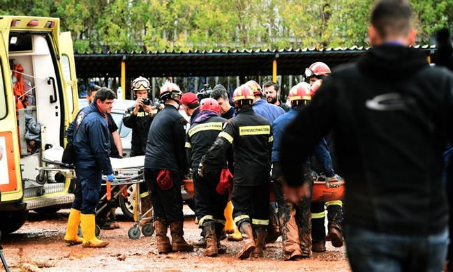 Πλημμύρες στη Μάνδρα: Εντοπίστηκε ένας ακόμα νεκρός - Στα 22 τα θύματα της φονικής κακοκαιρίας