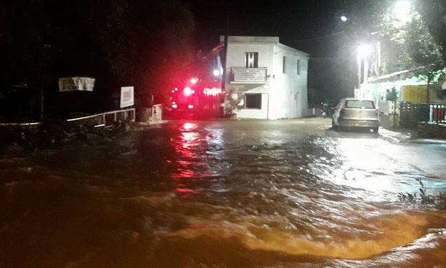 Κακοκαιρία: Πλημμύρες, κατολισθήσεις και εγκλωβισμένοι σε Ήπειρο και Αιτωλοακαρνανία