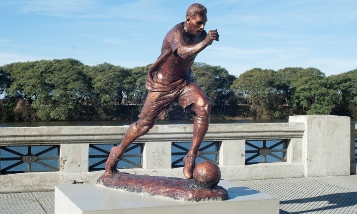 Απίστευτο! Έκοψαν τα… πόδια του Μέσι! (photos)