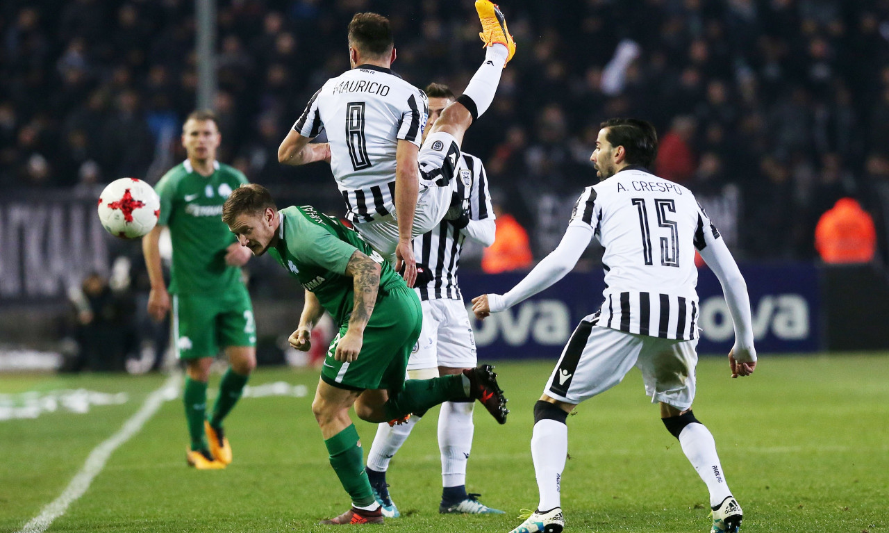 Η ξανθιά που συγκλόνισε την Τούμπα