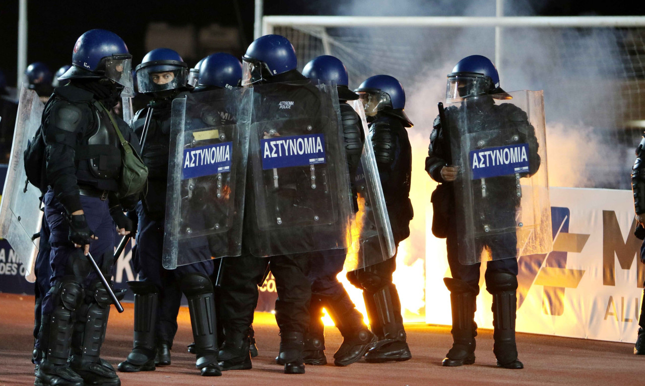 Κύπρος: Σύλληψη 17χρονου για τα επεισόδια στο ΑΕΛ - ΑΠΟΕΛ (photos)
