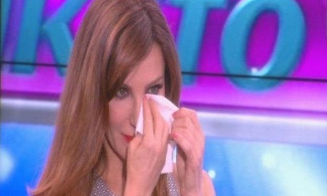 «Όταν βλέπω τη Βίκυ Χατζηβασιλείου να κλαίει τόσο πολύ στην εκπομπή με πιάνουν τα γέλια»