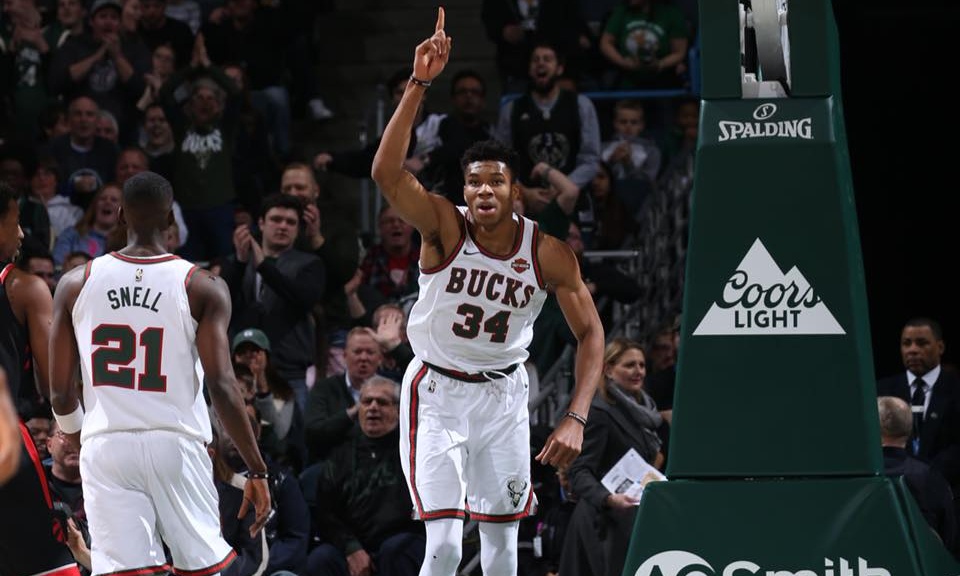 NBA: Η «μάχη» Αντετοκούνμπο με Ράπτορς (video)