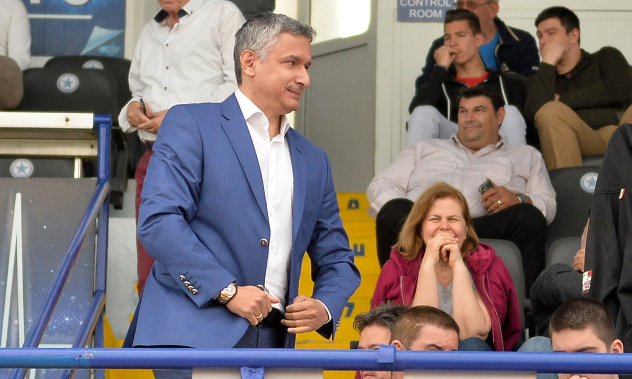 Σπανός: «Οι άλλοι πυρηνικά και εμείς με σφεντόνες»