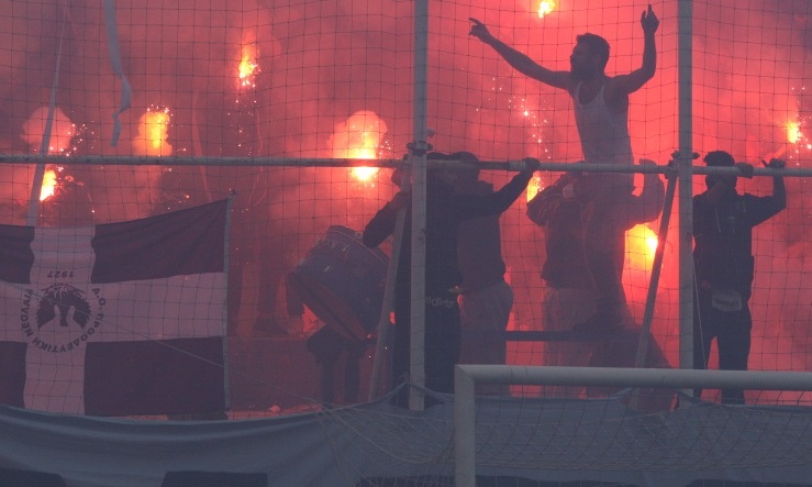 Χαμός στο Ιωνικός-Προοδευτική! Μπουκάλι στο κεφάλι του διαιτητή! (photo)