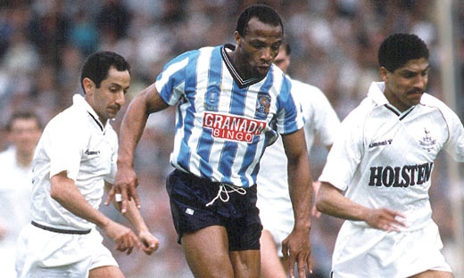 Θλίψη! «Έφυγε» διάσημος Άγγλος επιθετικός (photos)