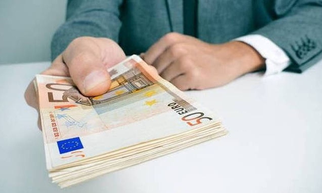 «Βόμβα»: Έρχεται χαράτσι με επιπλέον φόρο για όλους – Ποιοι χάνουν ως και 650 ευρώ