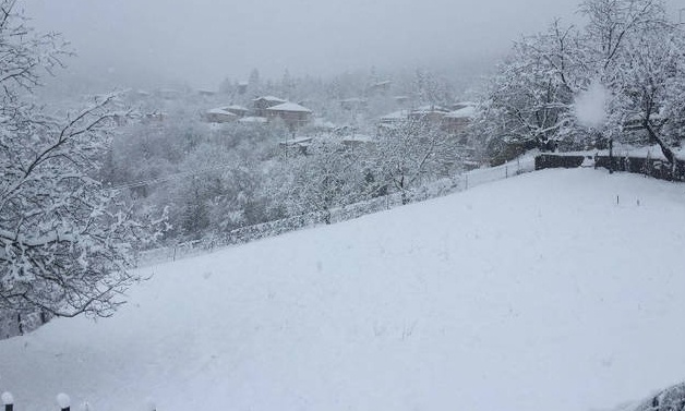 ΕΚΤΑΚΤΟ δελτίο επιδείνωσης καιρού – Πού θα «χτυπήσει» ισχυρή κακοκαιρία με χιόνια σε λίγες ώρες