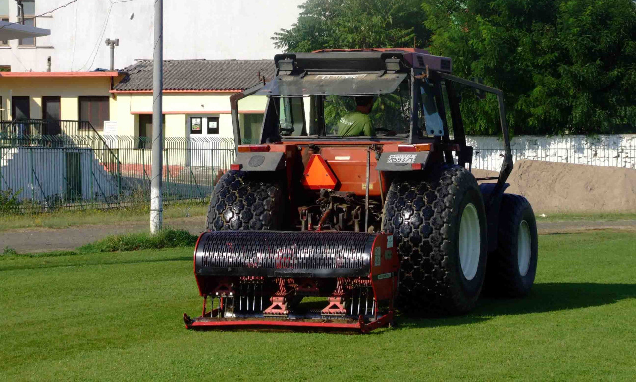 Επικό! Τρακτέρ απείλησε ποδοσφαιριστές στην Λάρισα!