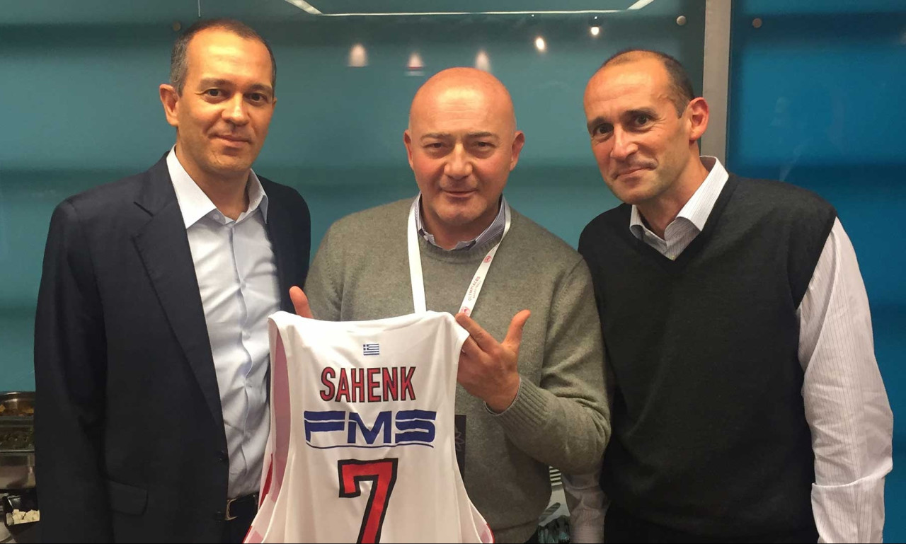 Ολυμπιακός: Δώρο Αγγελόπουλων στον χορηγό της Φενέρ πριν το «φιλικό» στο ΣΕΦ! (photos)