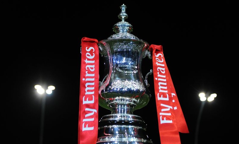 Τυχερή η Γιουνάιτεντ, η Λέστερ απειλεί την Τσέλσι