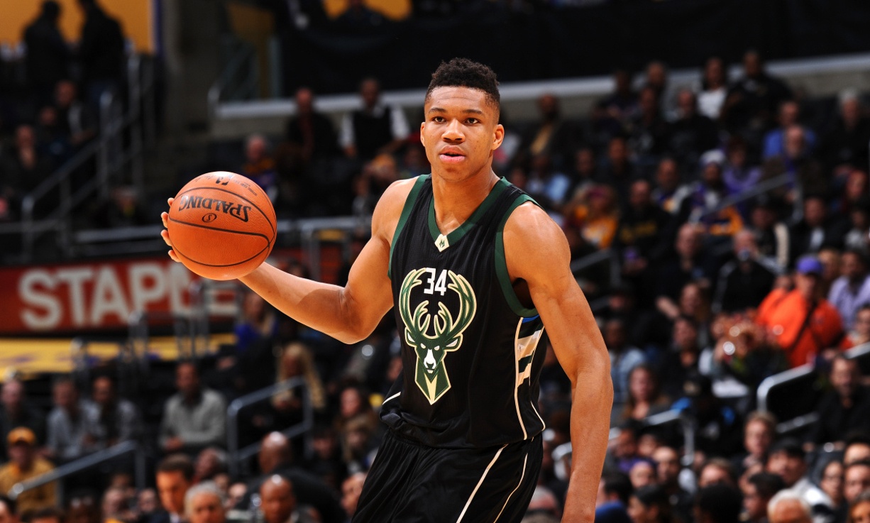 Αντετοκούνμπο: «Πόνεσα που κάποιοι δεν πίστεψαν ότι με πονούσε το γόνατό μου»